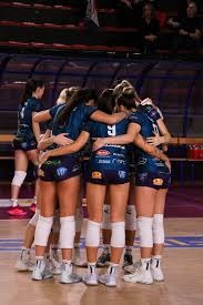 扑克脸修炼手册：如何在任何压力下都保持面无表情？（练就钢铁扑克脸：压力再大也能面不改色）