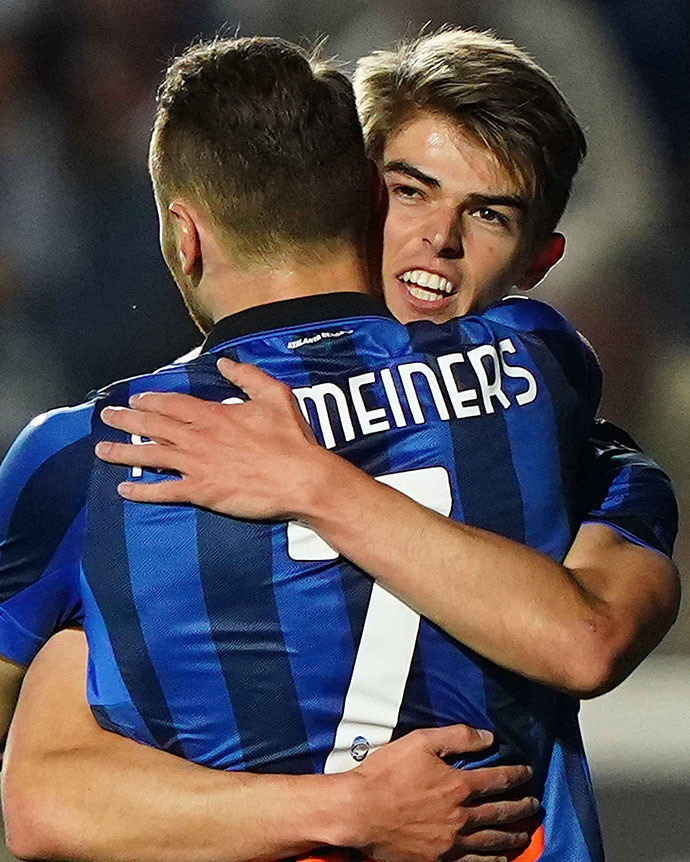 他的腿筋伤 他的腿筋伤